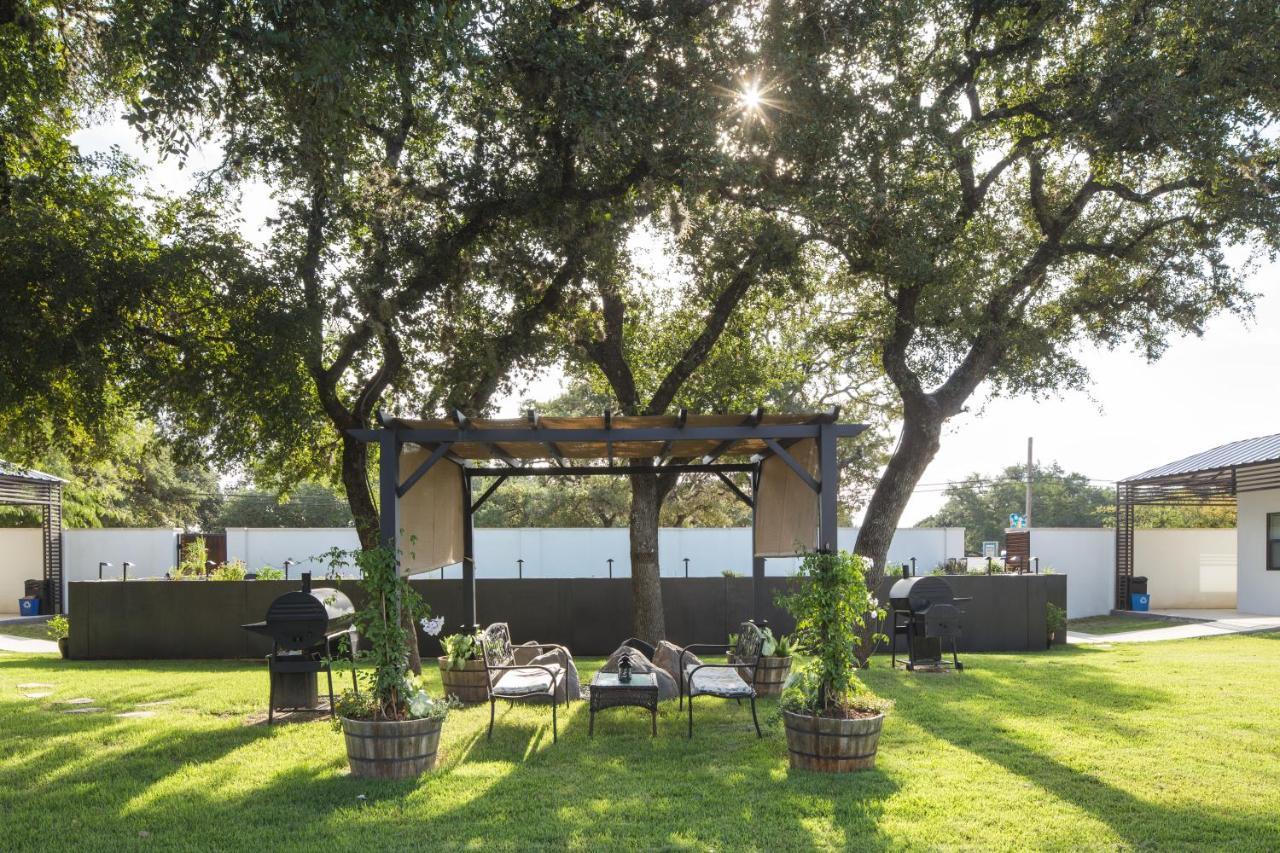 Hotel Flora And Fauna Wimberley Exteriör bild