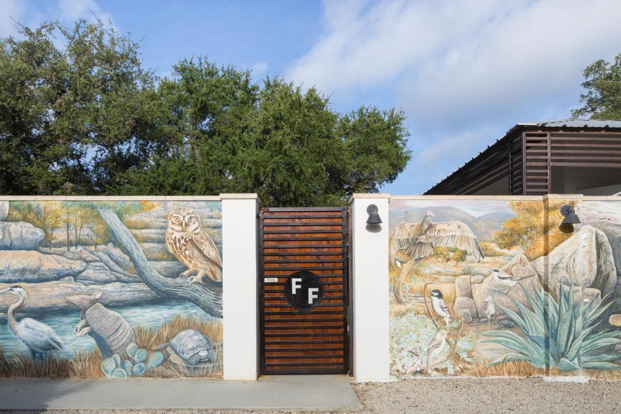 Hotel Flora And Fauna Wimberley Exteriör bild